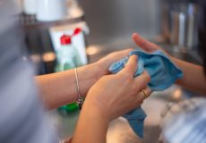 چگونه لوازم آشپزخانه را تمیز کنیم؟ نکات حرفه‌ای برای نگهداری بهتر